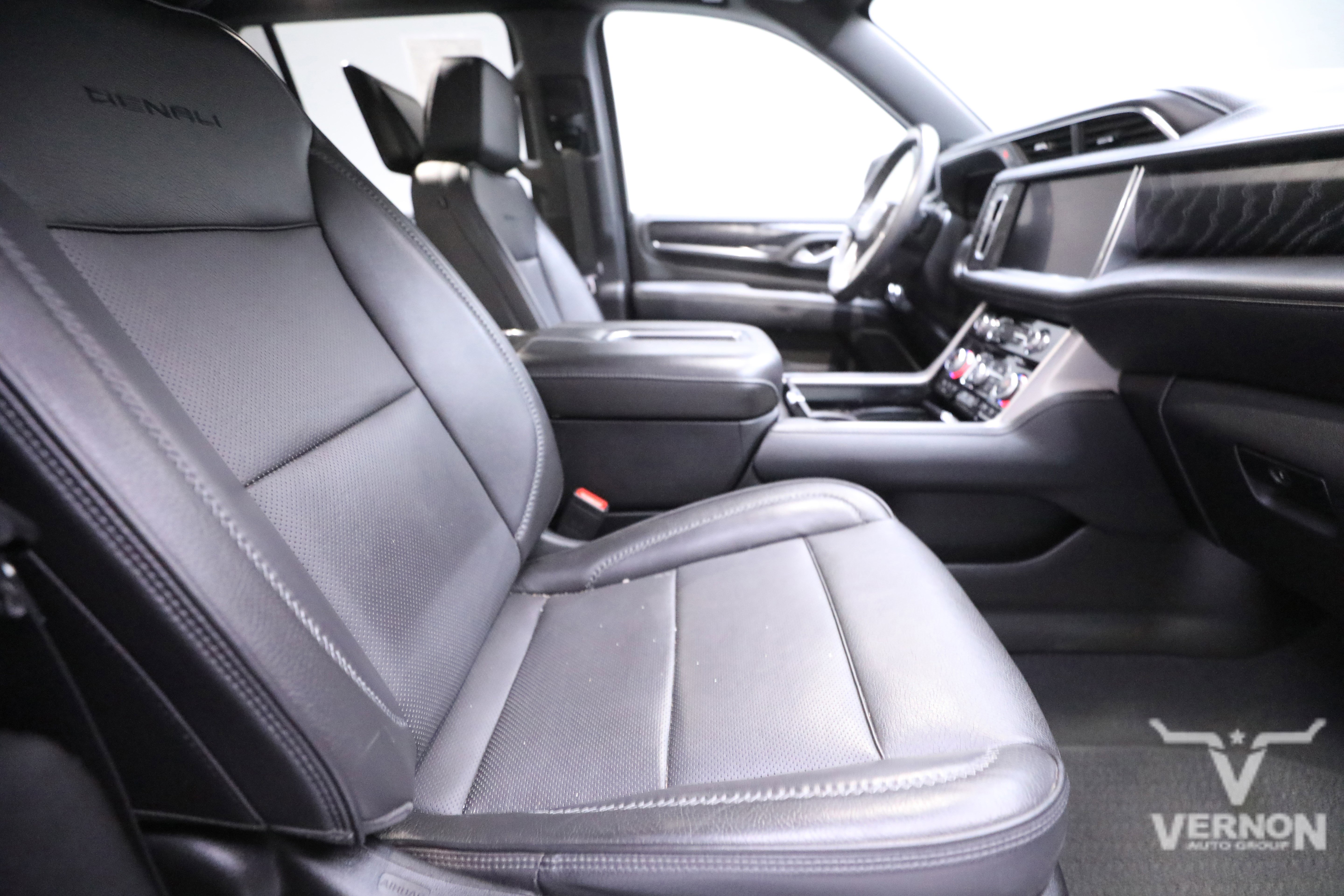 Used 2024 GMC Yukon Denali w/ Advanced Technology Package image 11