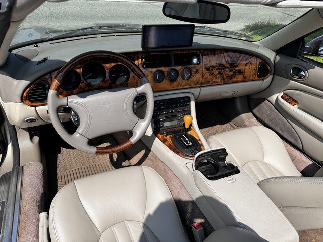 Used 1998 Jaguar XK8 Convertible image 11