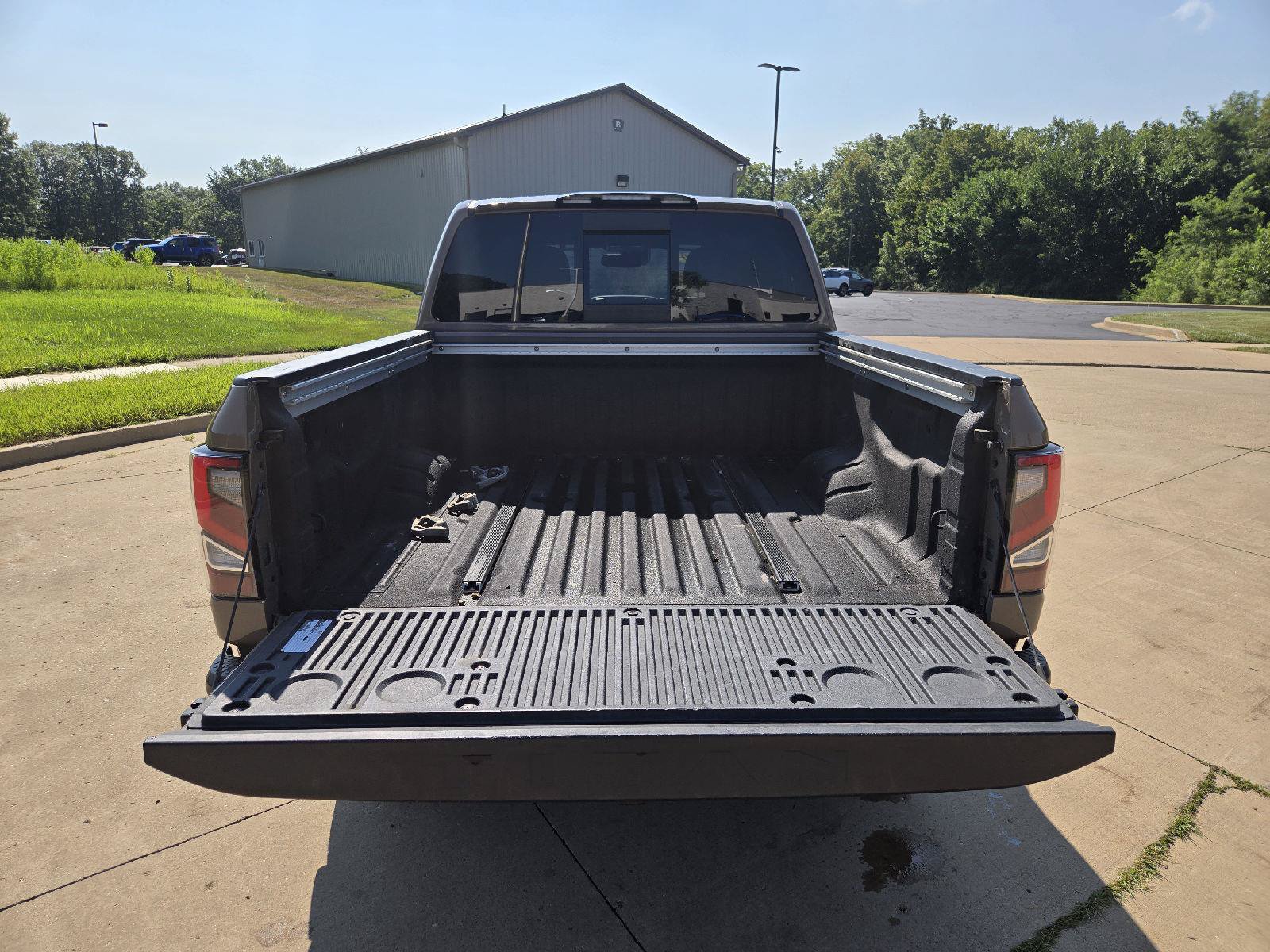 Used 2020 Nissan Titan PRO-4X w/ Pro-4x Utility Package AWD/4WD image 9