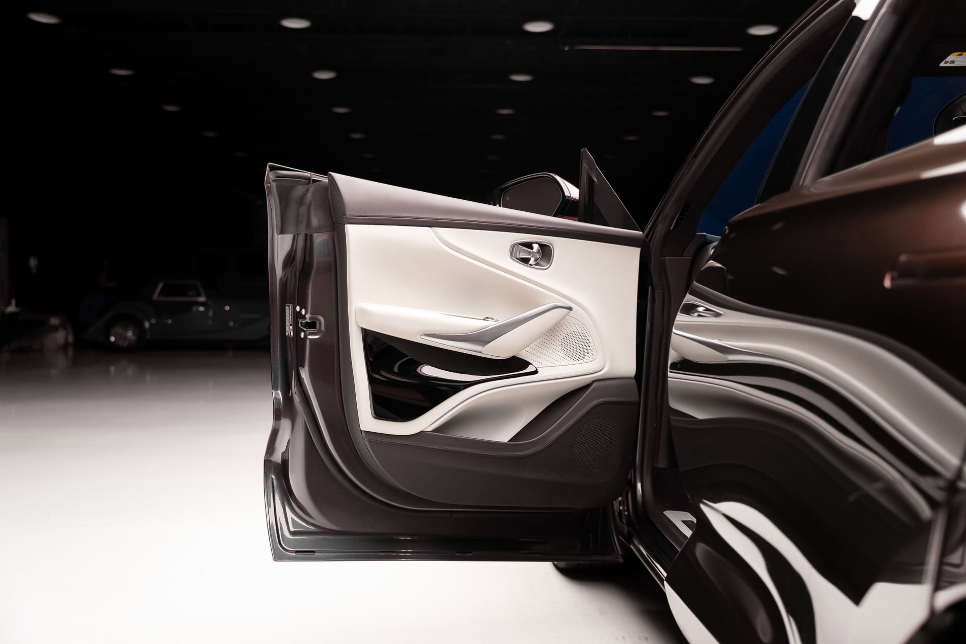 Used 2023 Aston Martin DBX AWD/4WD image 51