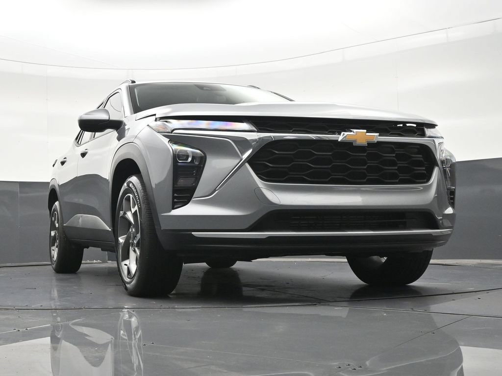 Used 2025 Chevrolet Trax LT FWD image 31