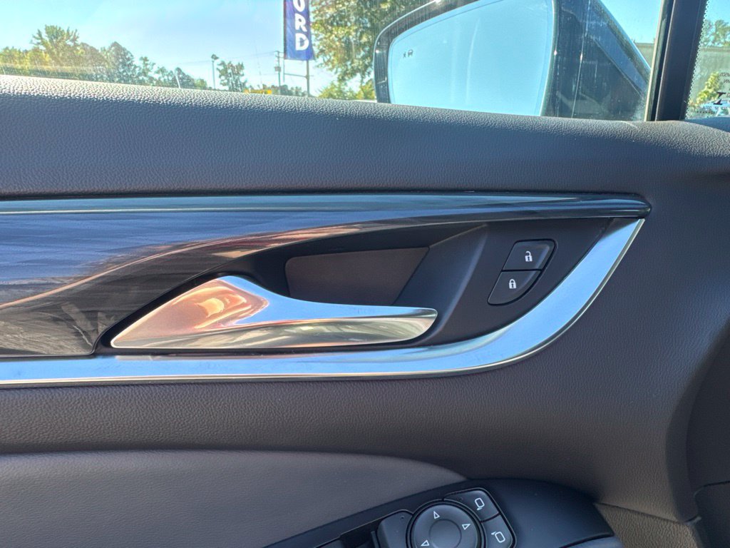 Used 2023 Buick Enclave Essence FWD image 30