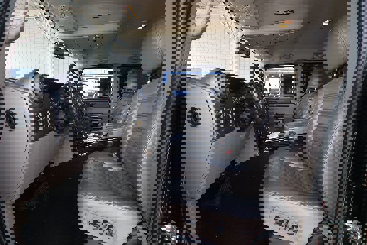 Used 2004 HUMMER H2 w/ Preferred Equipment Group image 8