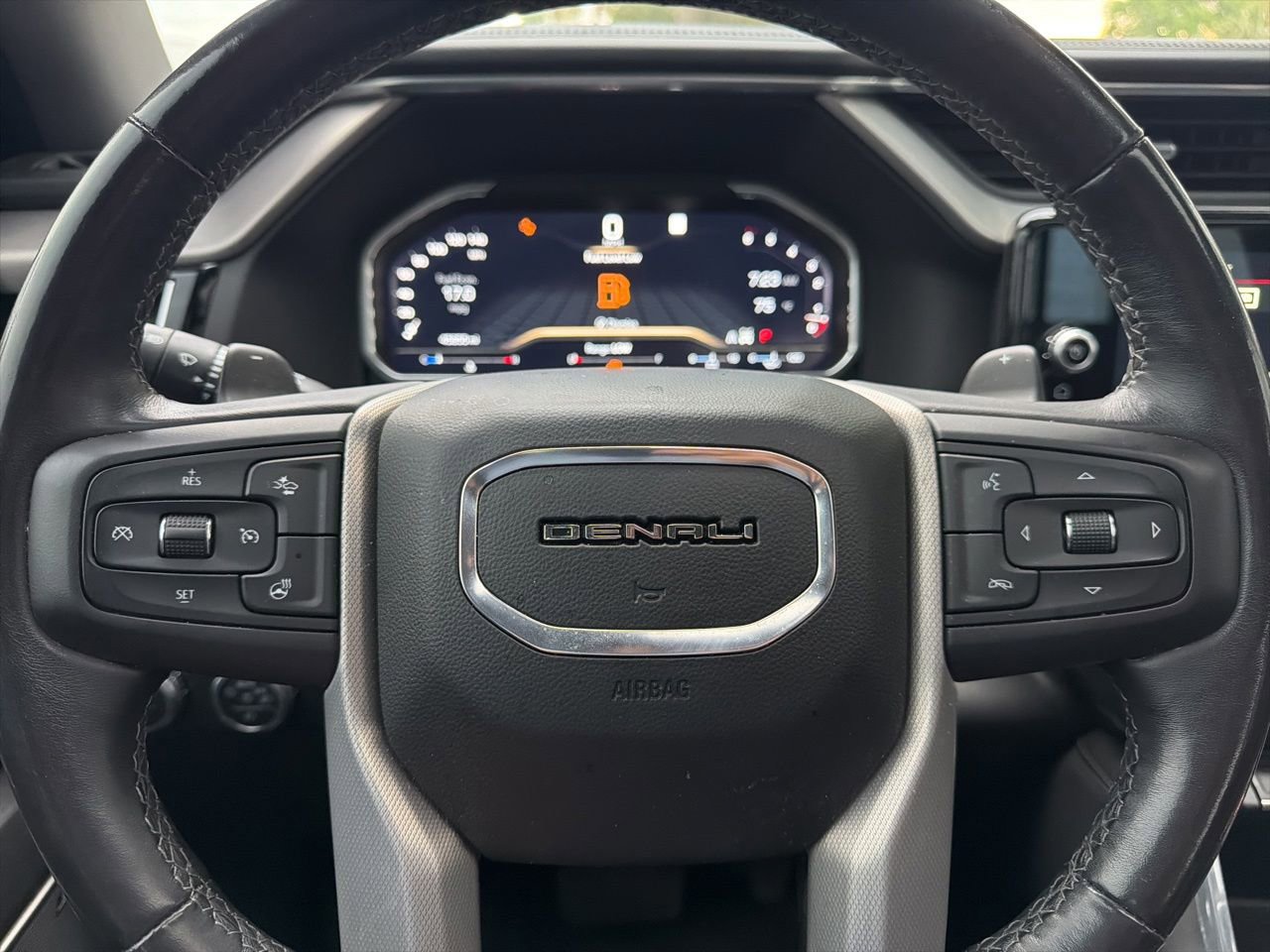 Used 2022 GMC Sierra 1500 Denali w/ Denali Carbonpro Edition AWD/4WD image 10