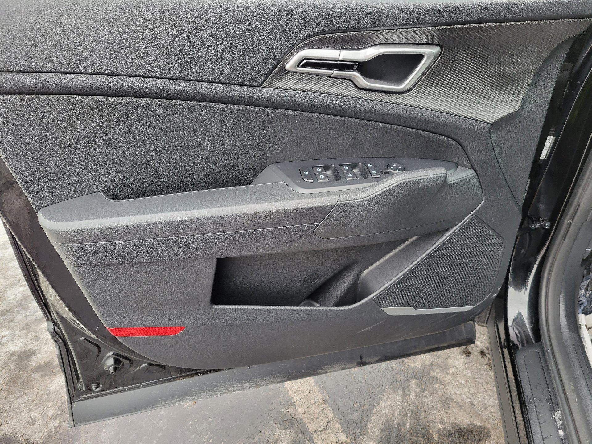 Used 2025 Kia Sportage LX image 18