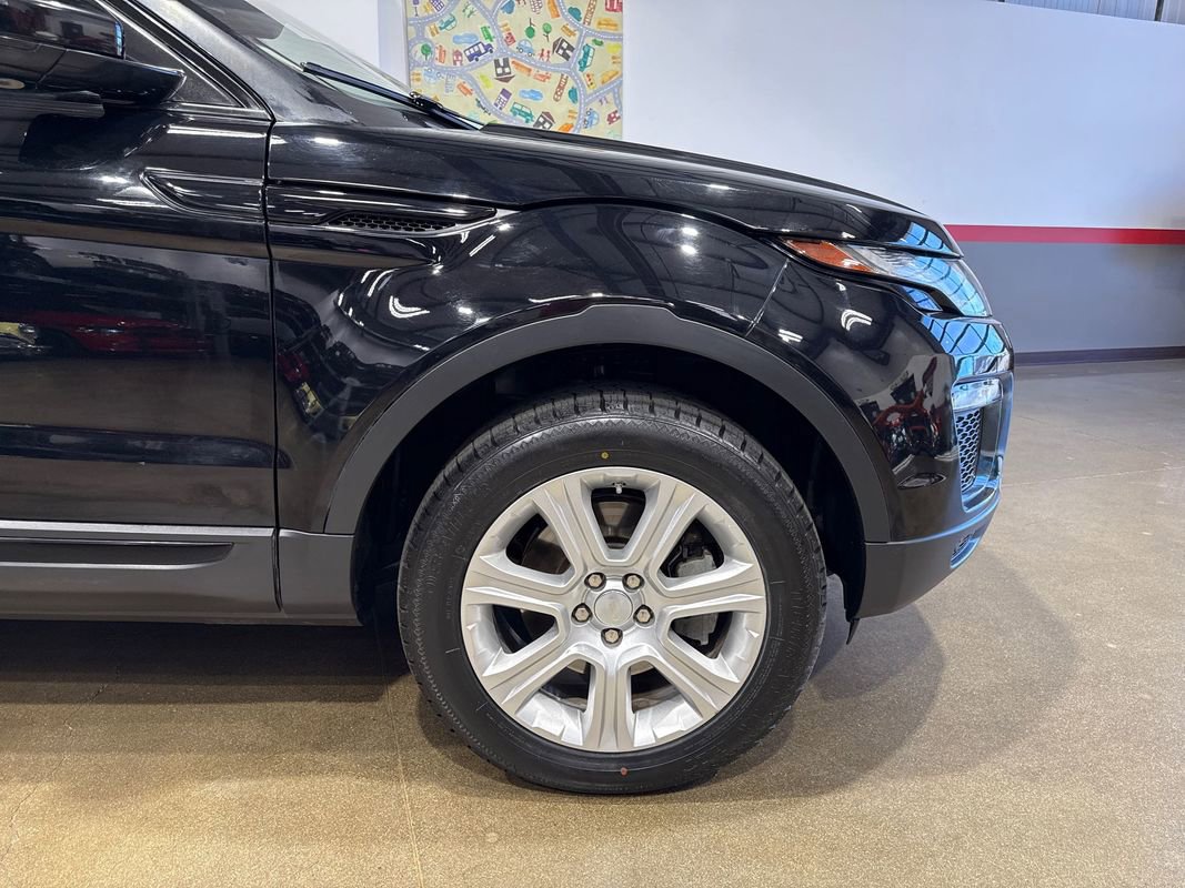 Used 2017 Land Rover Range Rover Evoque SE Premium image 58