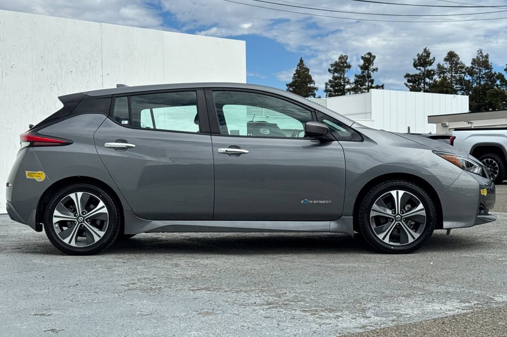 Used 2018 Nissan Leaf SV w/ Protection Package FWD image 2