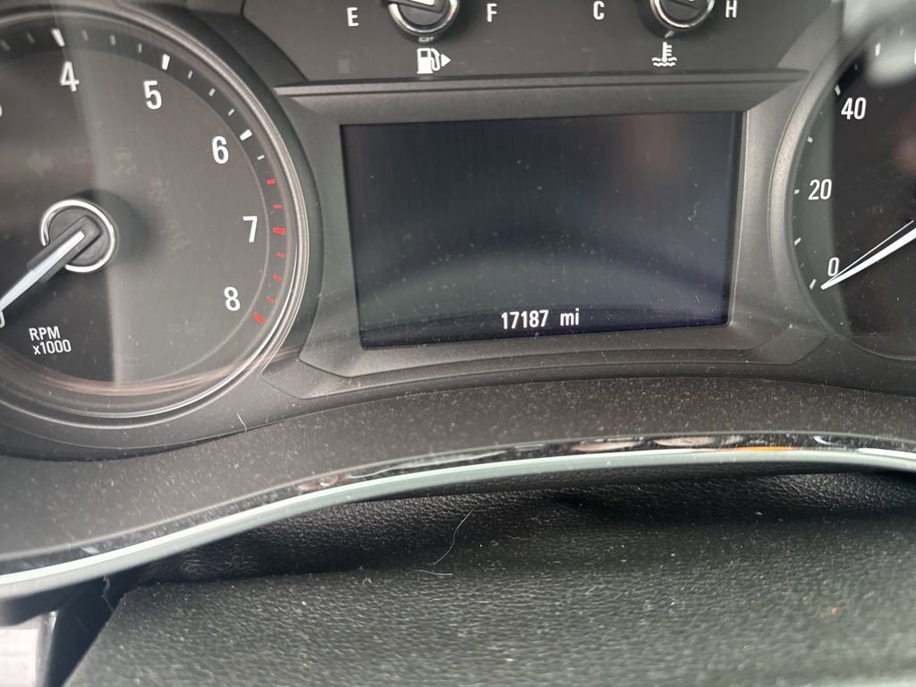 Used 2021 Buick Encore Preferred AWD/4WD image 11