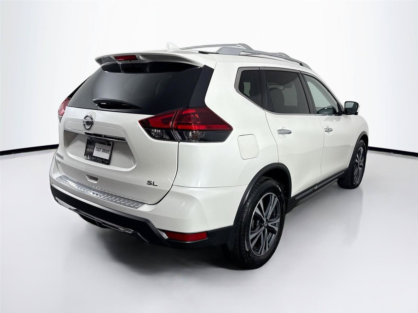 Used 2018 Nissan Rogue SL w/ Premium Package FWD image 2