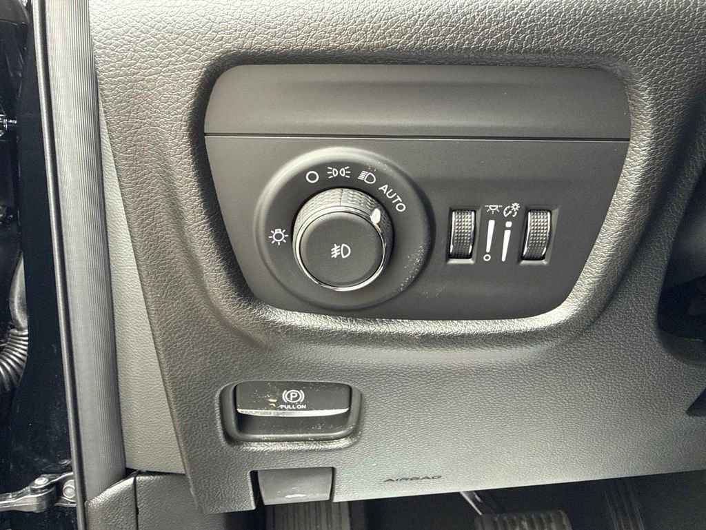 Used 2026 Jeep Grand Cherokee Limited AWD/4WD image 26