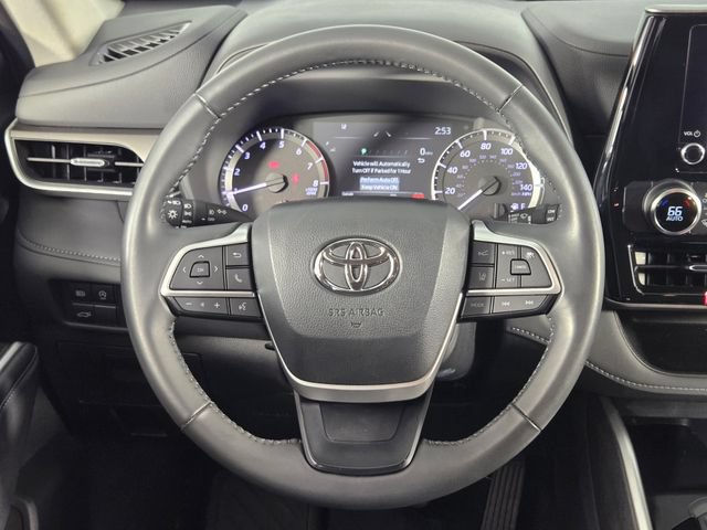 Used 2024 Toyota Highlander LE AWD/4WD image 22