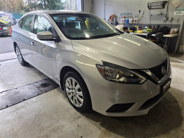 Used 2016 Nissan Sentra SV image 2