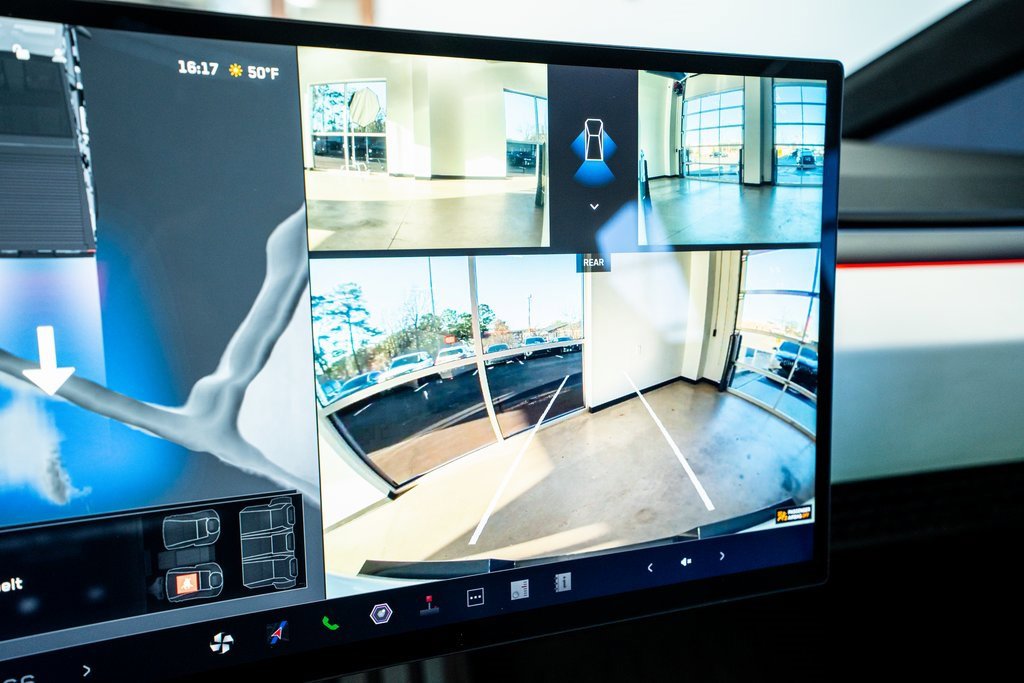 Used 2024 Tesla Cybertruck AWD Crew Cab image 38