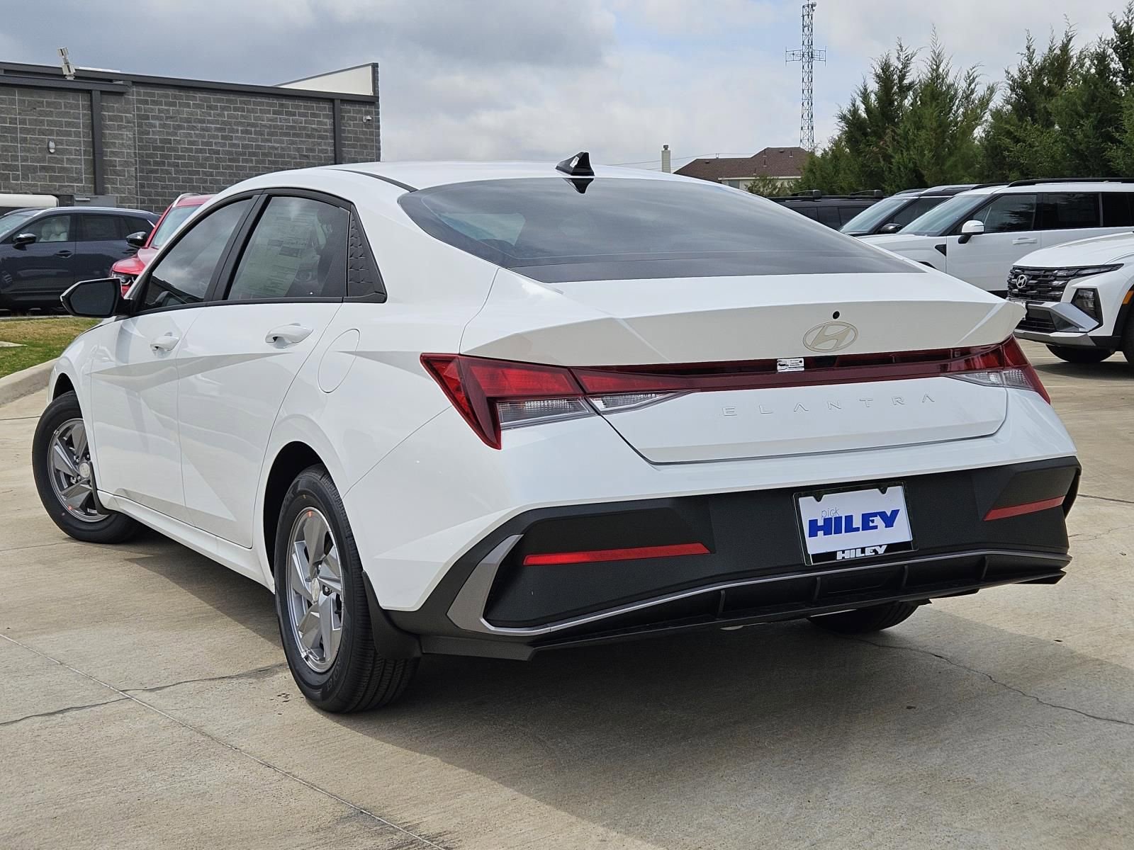 New 2026 Hyundai Elantra SE image 3