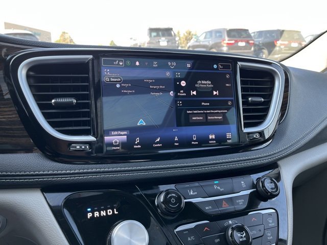 Used 2023 Chrysler Pacifica Limited image 41