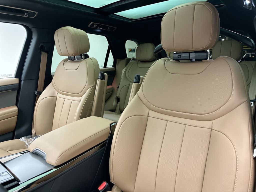 New 2026 Land Rover Range Rover Sport SE AWD/4WD image 18