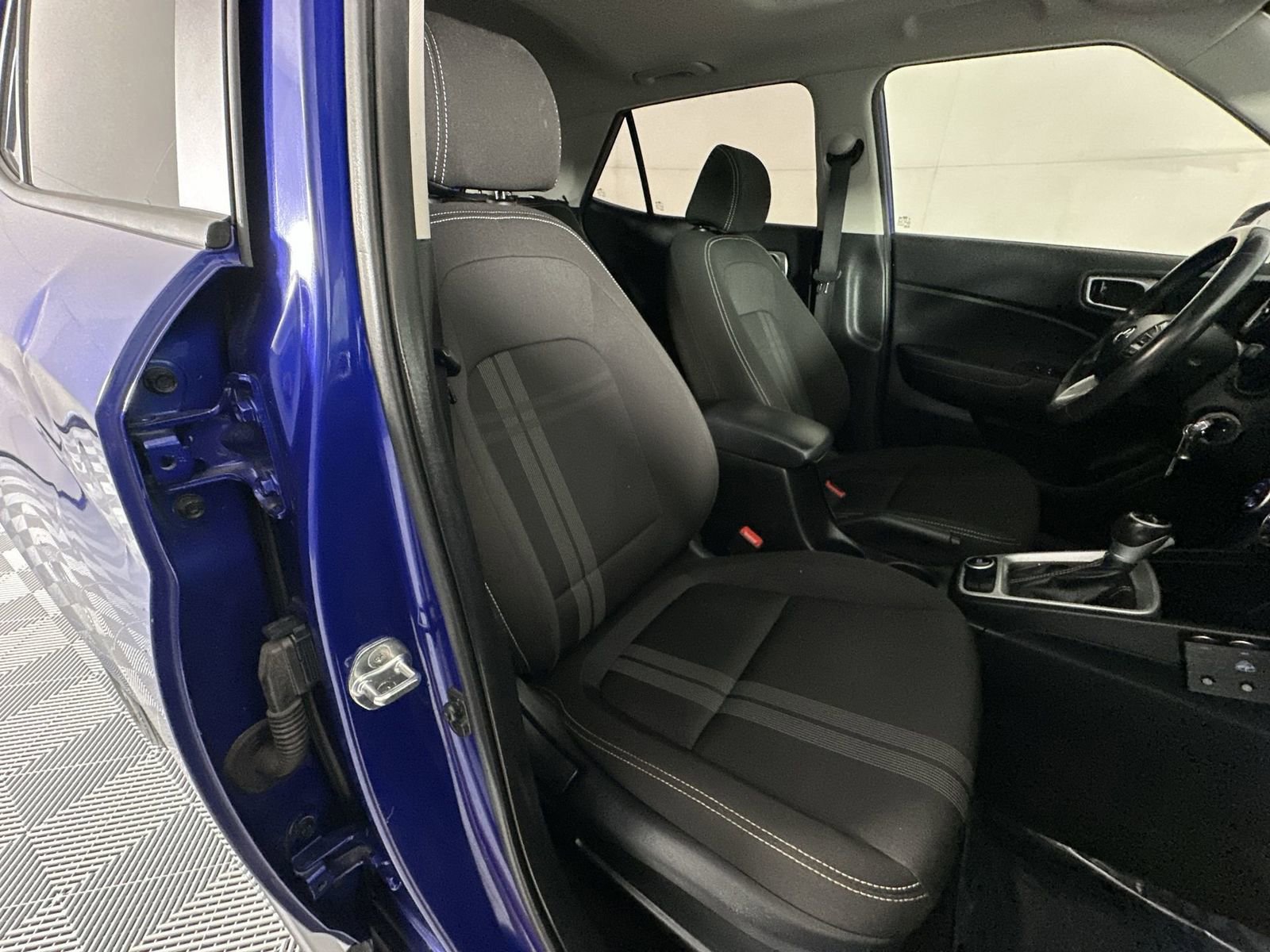 Used 2022 Hyundai Venue SEL FWD image 27