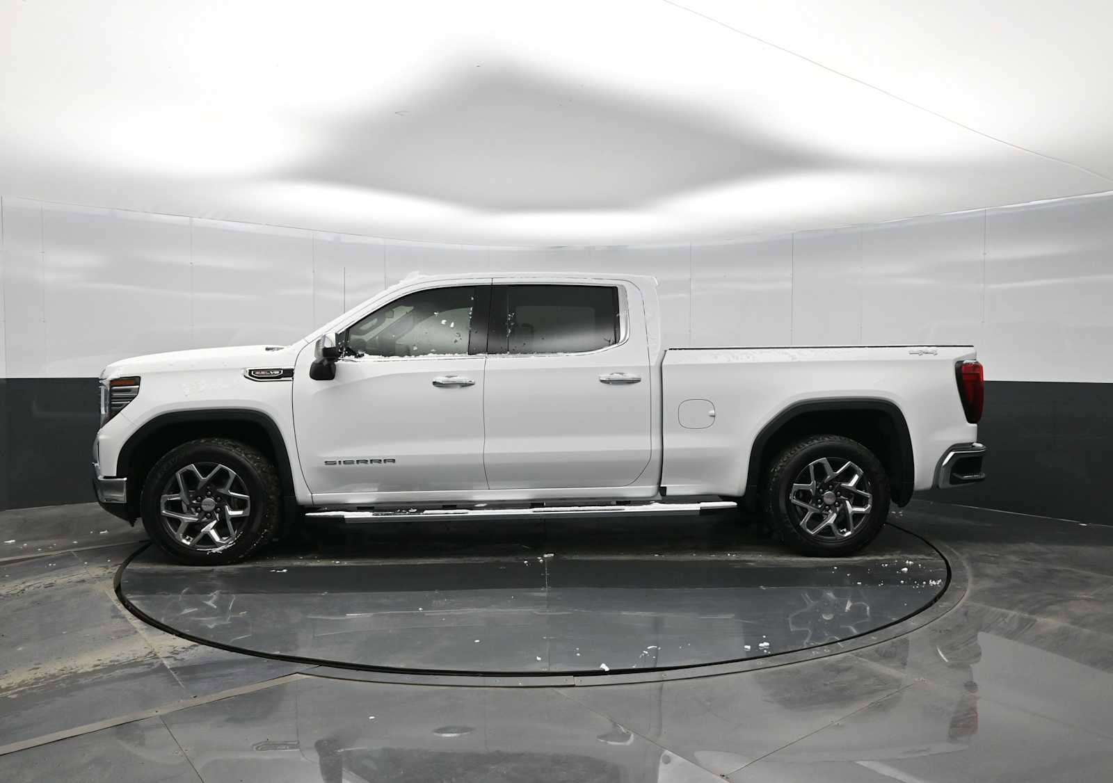 Used 2023 GMC Sierra 1500 SLT w/ SLT Convenience Package image 5