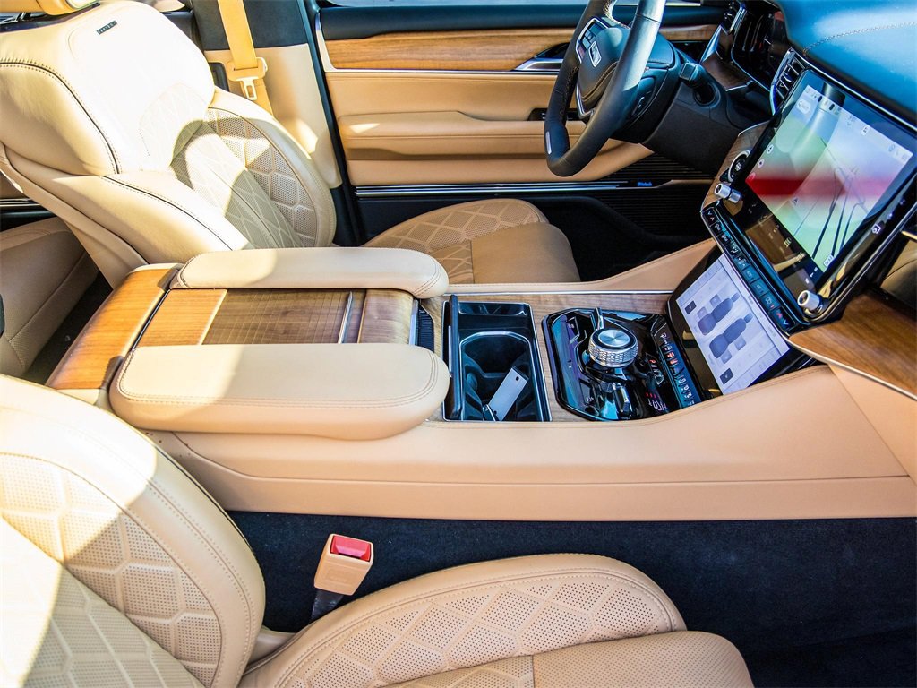 Used 2024 Jeep Grand Wagoneer Series III w/ HD Trailer Tow Package image 18