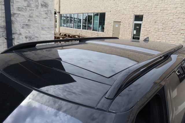 Used 2019 Land Rover Discovery HSE AWD/4WD image 4
