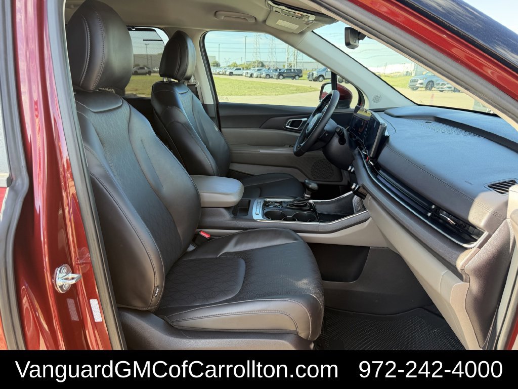 Used 2025 Kia Carnival EX FWD image 30