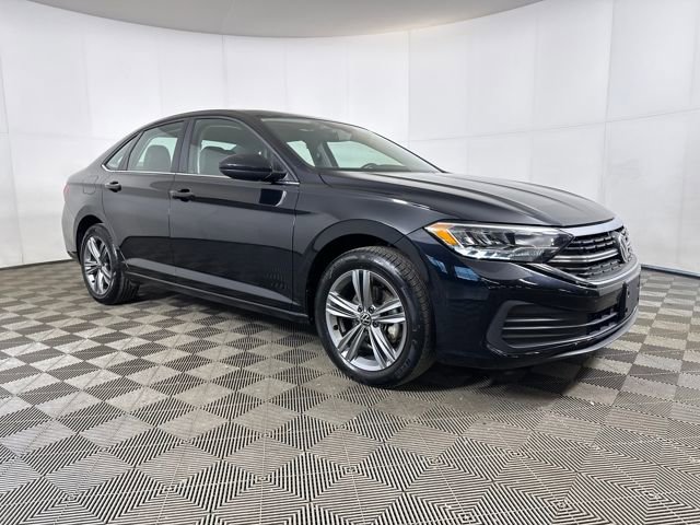 Used 2024 Volkswagen Jetta SE image 2