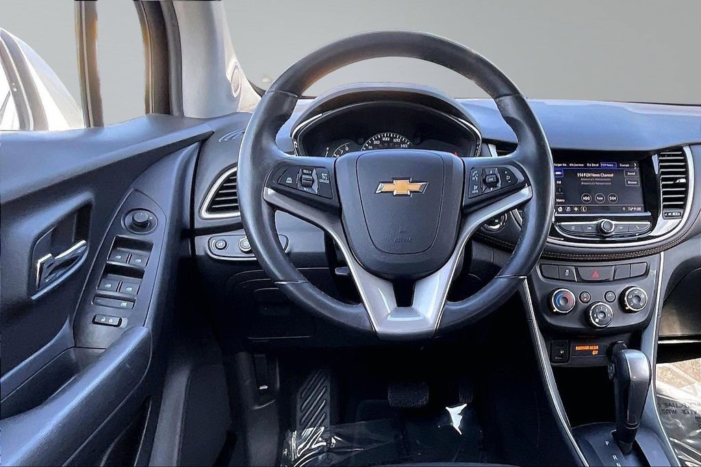 Used 2020 Chevrolet Trax LT w/ LT Convenience Package FWD image 5