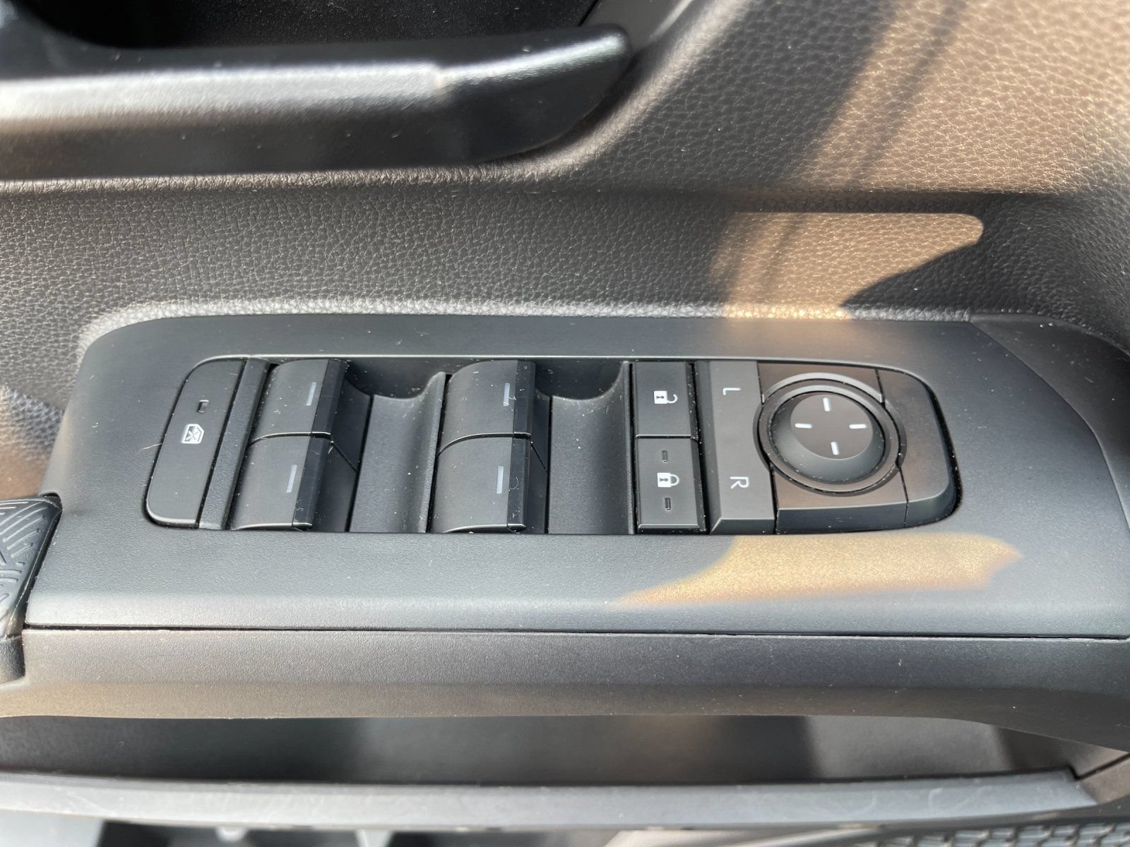 Used 2024 Toyota Tacoma SR5 AWD/4WD image 12