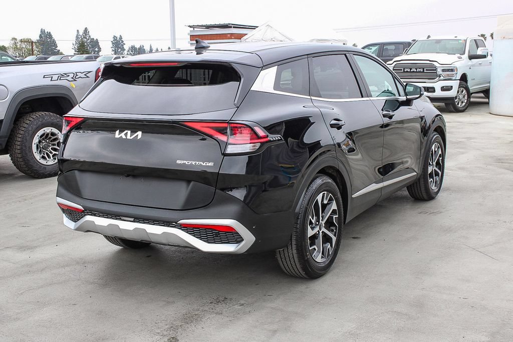 Used 2025 Kia Sportage EX FWD image 9