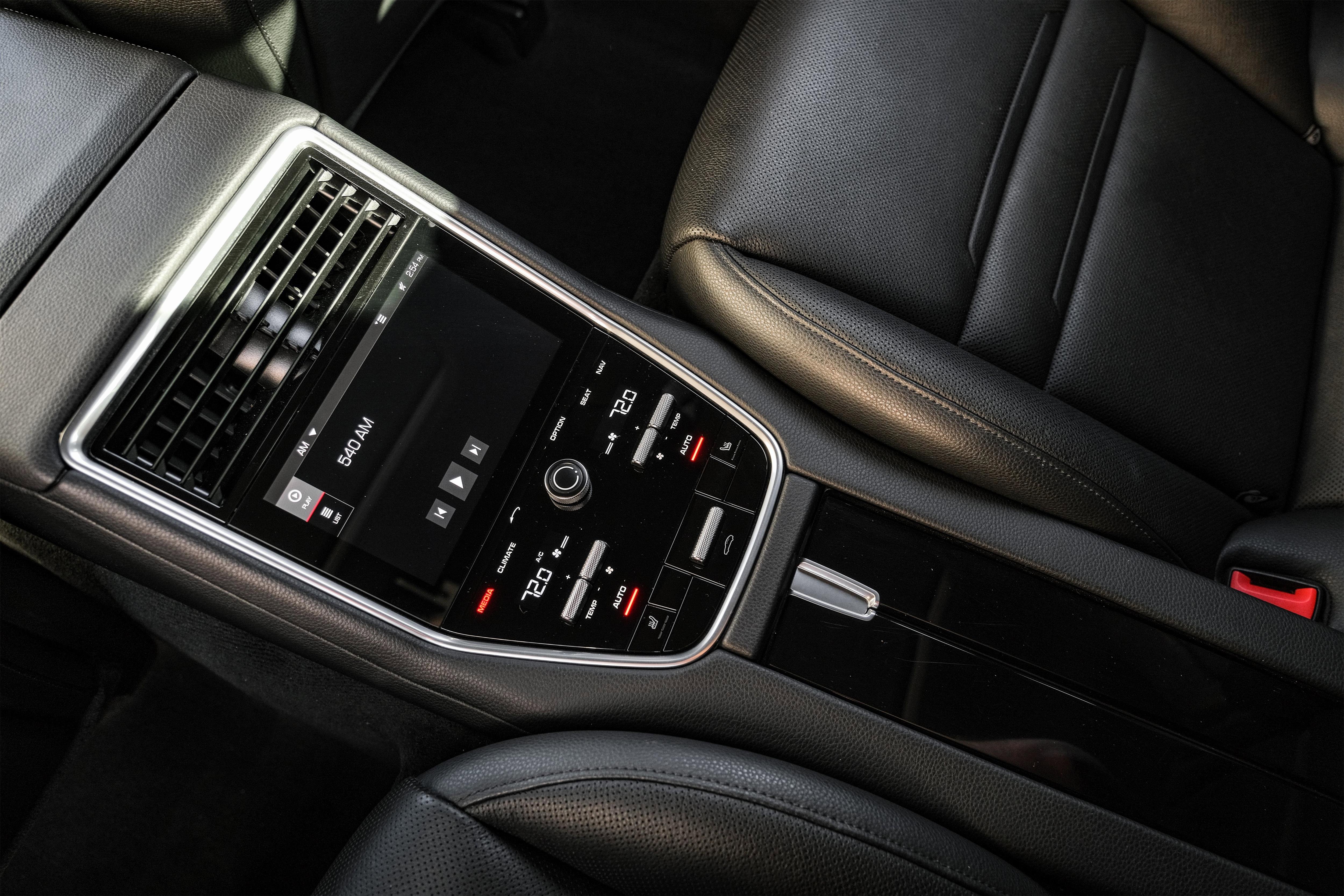 Used 2018 Porsche Panamera image 36