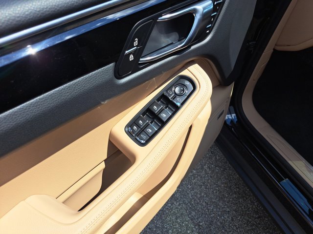New 2026 Porsche Macan image 25