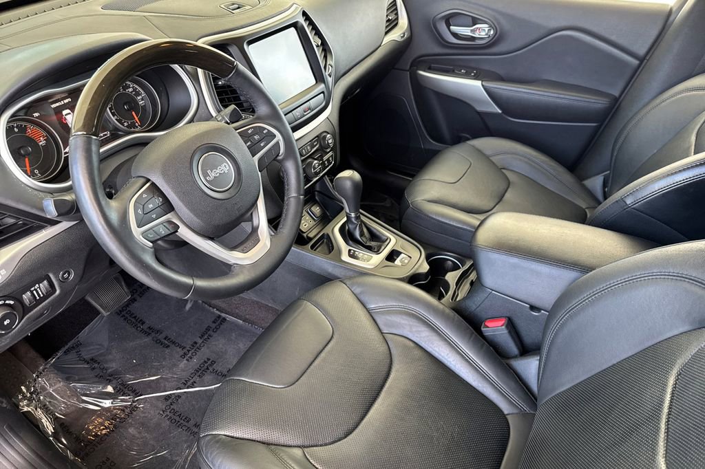 Used 2016 Jeep Cherokee Overland image 12