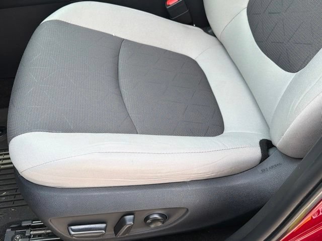 Used 2025 Toyota RAV4 XLE FWD image 23