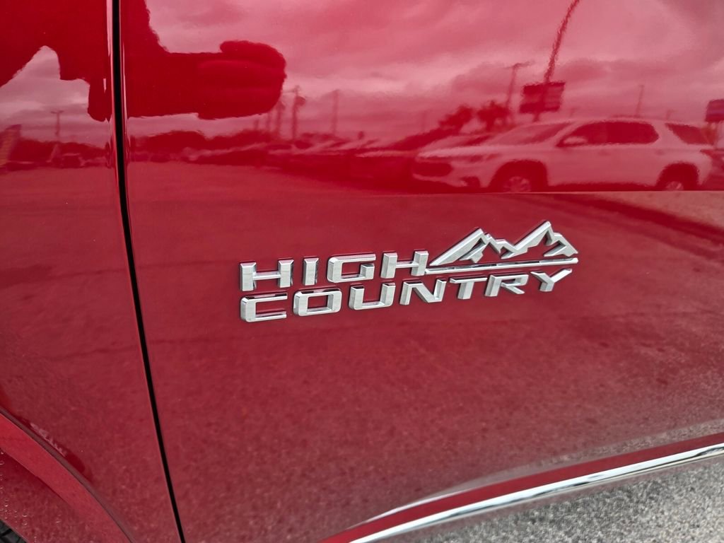 Used 2023 Chevrolet Traverse High Country image 4