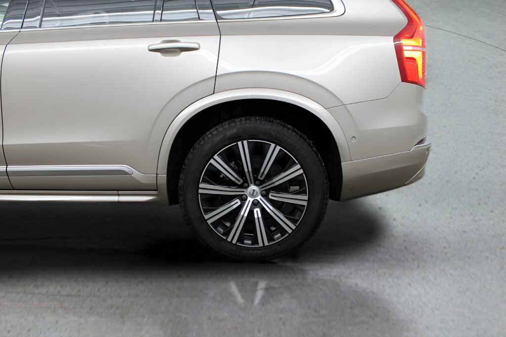 Used 2023 Volvo XC90 B5 Plus w/ Protection Package Premier image 12