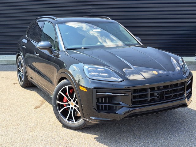 New 2025 Porsche Cayenne GTS image 9