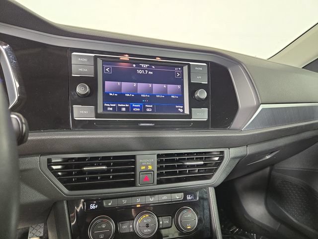 Used 2024 Volkswagen Jetta SE FWD image 16