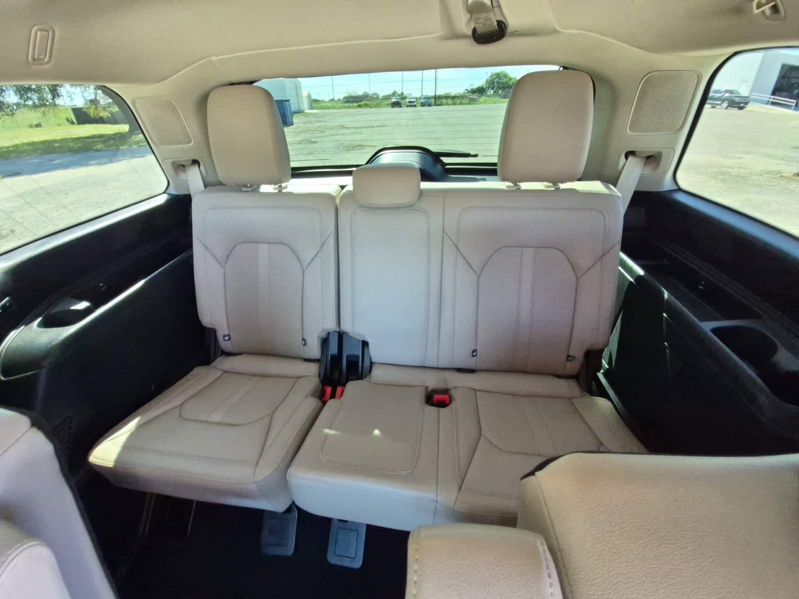 Used 2024 Ford Expedition Limited image 23