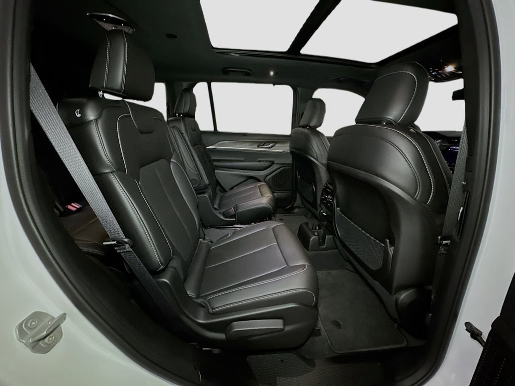 New 2025 Jeep Grand Cherokee L Limited w/ Luxury Tech Group II image 36
