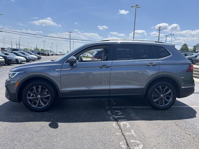 Certified 2023 Volkswagen Tiguan SE w/ Panoramic Sunroof Package FWD image 4