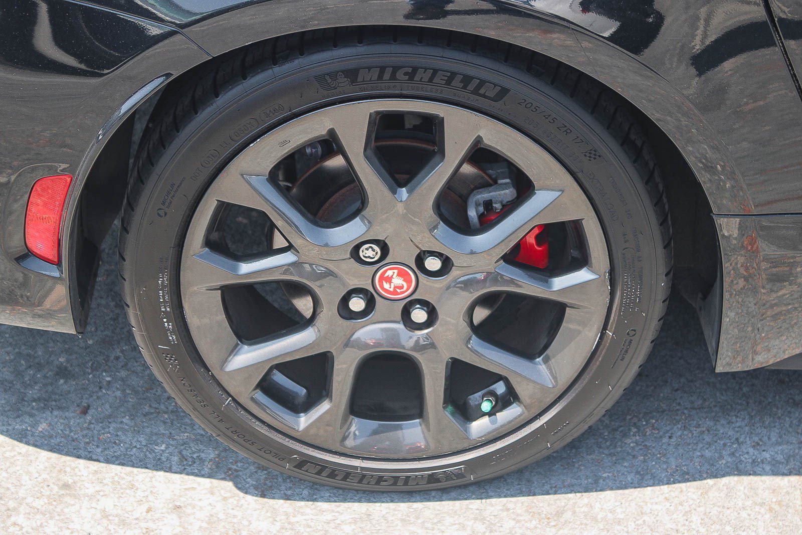 Used 2018 FIAT 124 Spider Abarth RWD image 12