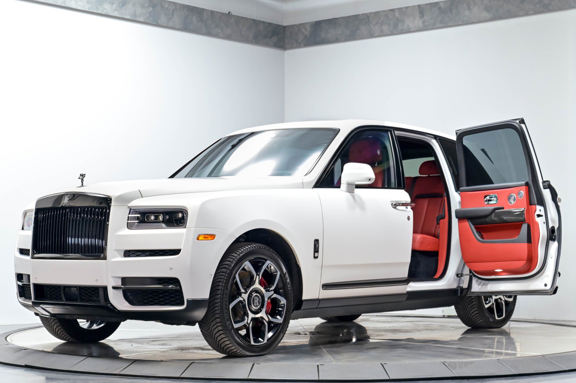 Used 2021 Rolls-Royce Cullinan Black Badge AWD/4WD image 2