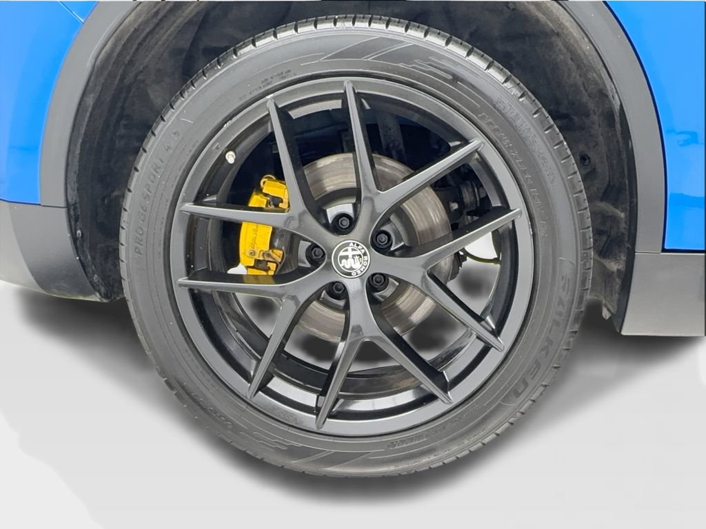 Used 2019 Alfa Romeo Stelvio Ti w/ Nero Edizione image 17