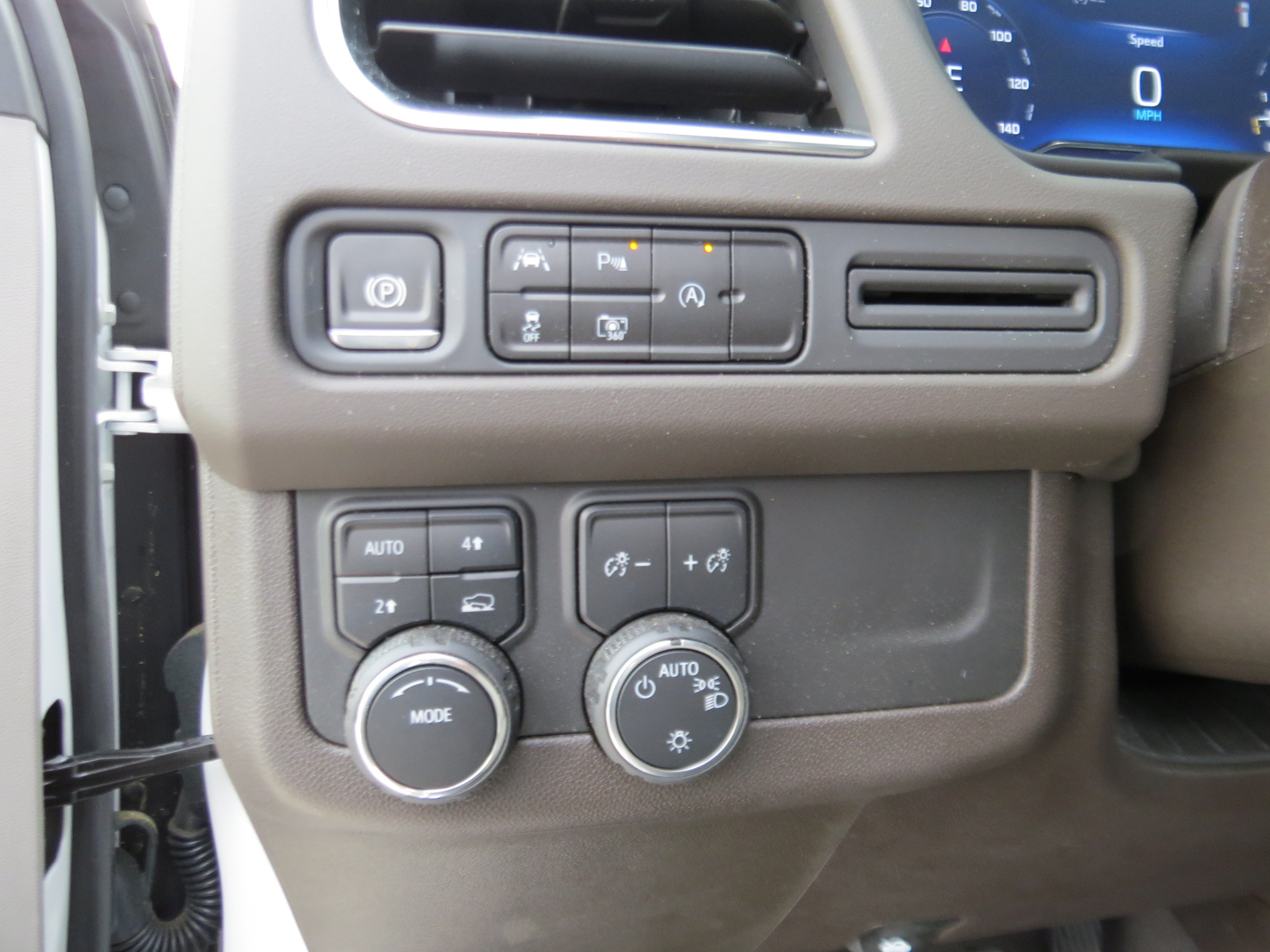 Used 2024 Chevrolet Tahoe LT w/ Luxury Package AWD/4WD image 21