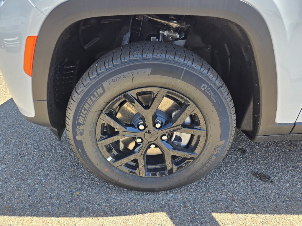 New 2026 Jeep Grand Cherokee L Altitude AWD/4WD image 16