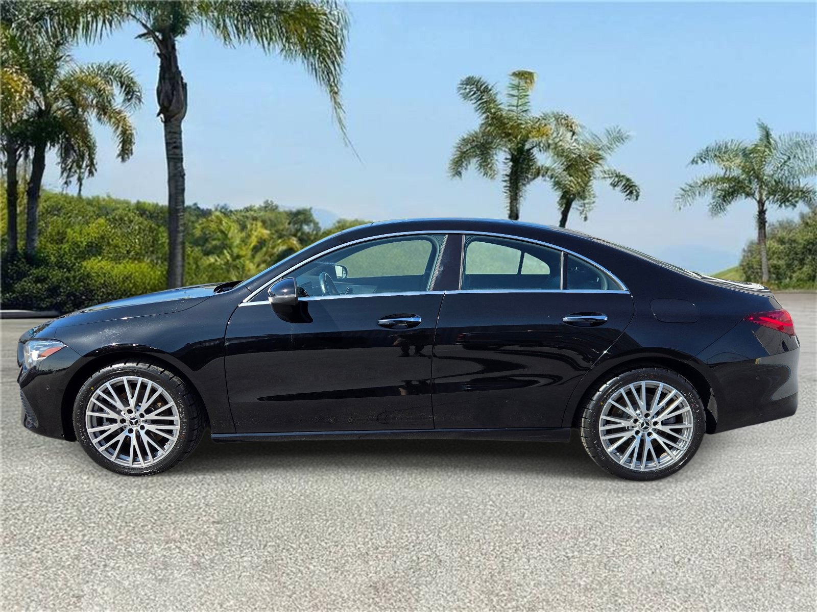 Used 2025 Mercedes-Benz CLA 250 4MATIC image 2