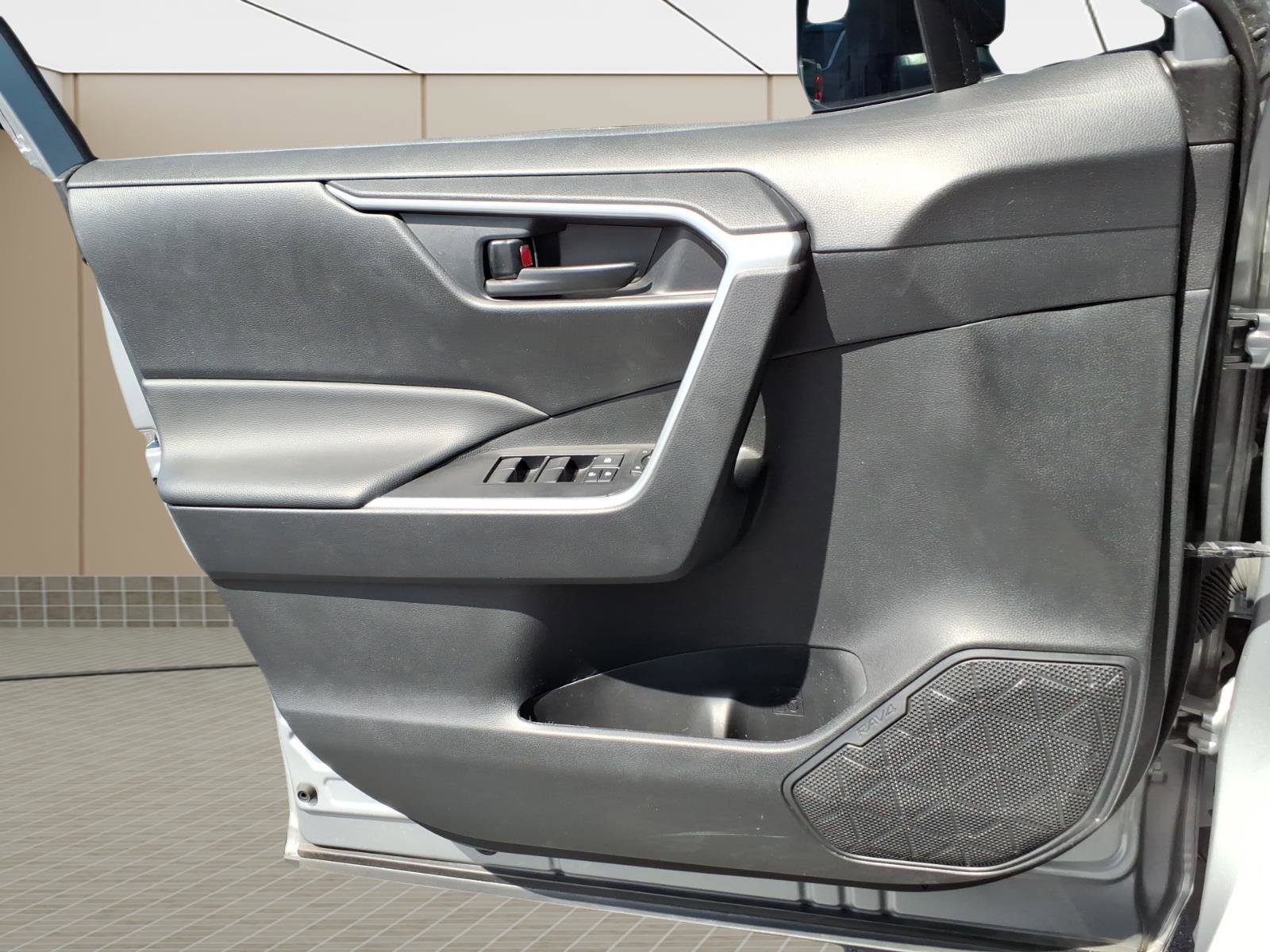 Used 2024 Toyota RAV4 LE image 23