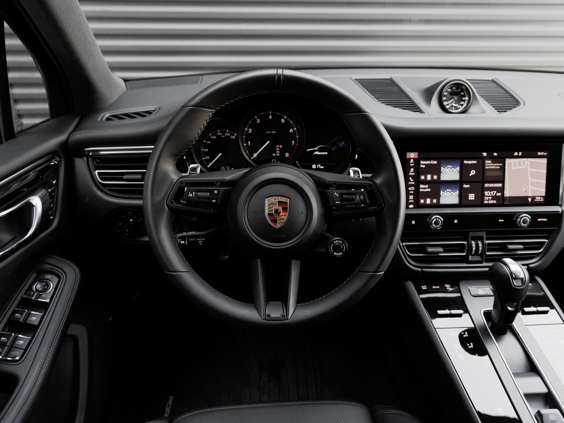 Certified 2026 Porsche Macan AWD/4WD image 17