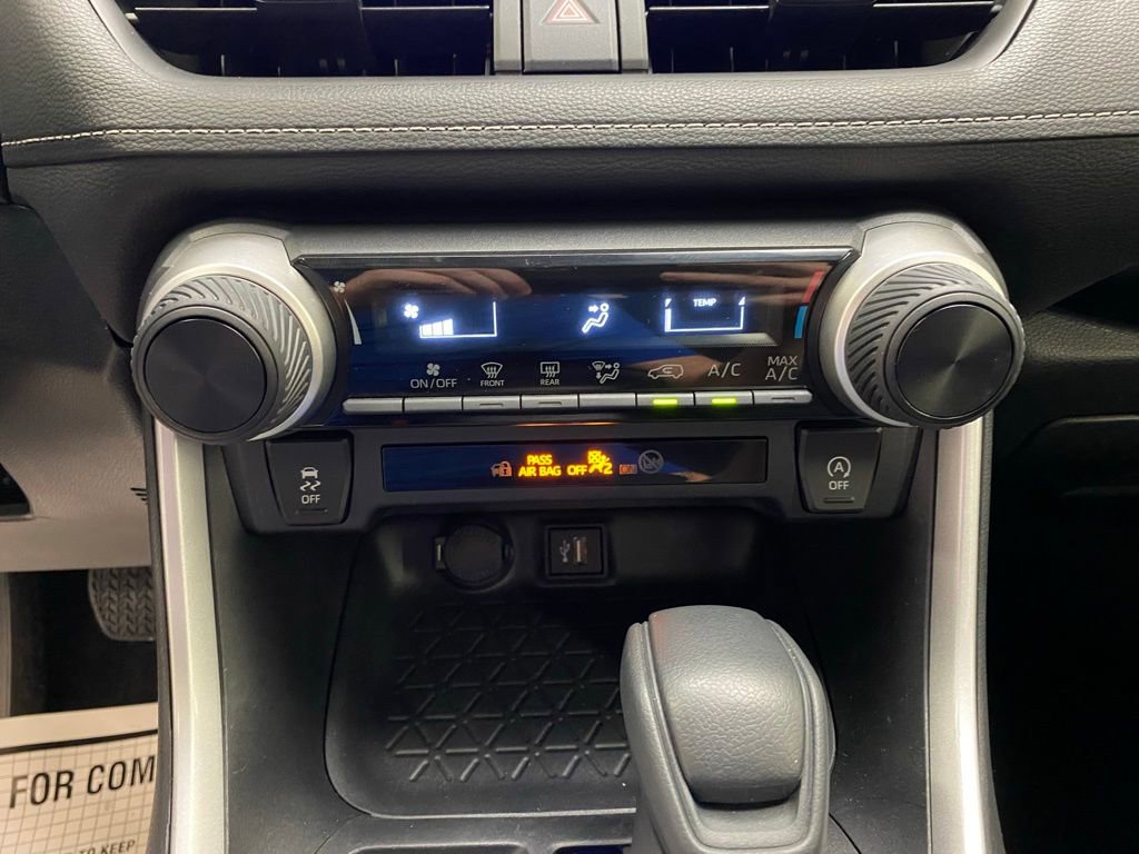 Used 2024 Toyota RAV4 LE image 27