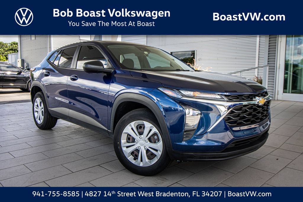 Used 2024 Chevrolet Trax LS FWD image 1